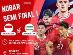 Nobar Indonesia vs Uzbekistan Melalui Videotron di Pasar Rakyat Pariaman