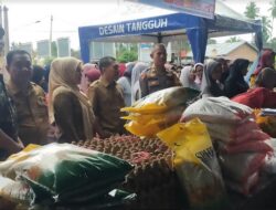 Warga Pasbar Antre Beli Sembako di Gerakan Pangan Murah