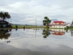 Air Meluap ke Sawah di Tilatang Kamang, Karena Kurangnya Kepedulian Masyarakat terhadap Sampah