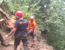 Longsor Sitinjau Lauik Tewaskan Delapan Korban