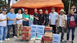 H. Almaisyar Serahkan Bantuan untuk Korban Banjir Lahar Dingin Marapi