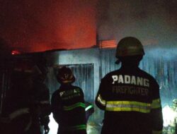 Rumah dan Toko Grosir di Balai Gadang Padang Ludes Terbakar