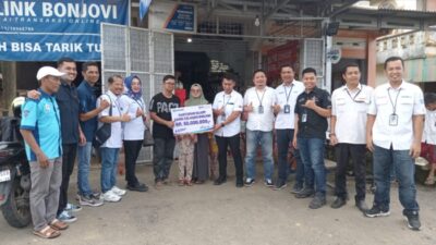 BRI Serahkan Santunan kepada Agen BRILink Korban Perampokan di Dharmasraya