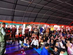 Kepala BNPB Berkunjung Ke Posko Pengungsi Nagari Limo Kaum