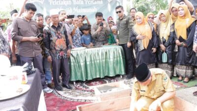 Gubernur dan Sekda Pariaman Letakkan Batu Pertama Pembangunan Masjid