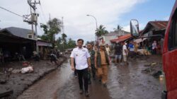 Bupati Dharmasraya Bantu Warga Korban Banjir Bandang dan Galodo di Tanah Datar
