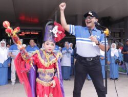 Rombongan Pawai Pekan Olahraga dan Seni TK Kota Payakumbuh Dilepas Walikota