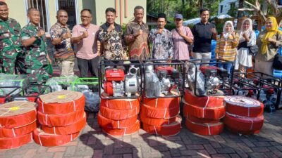 Bupati Pessel Serahkan Bantuan Alsintan