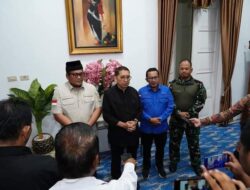 Fadli Zon Distribusikan Bantuan di Tanah Datar