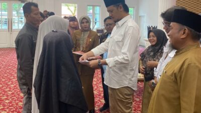 Baznas Bukittinggi Salurkan Zakat untuk para Mustahik 