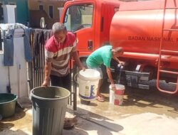 Kekeringan Melanda Padang, BPBD Distribusikan Air Bersih