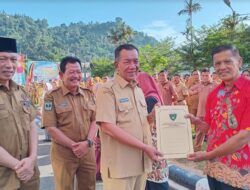 Bupati Berikan Penghargaan untuk Enam Koperasi Berprestasi