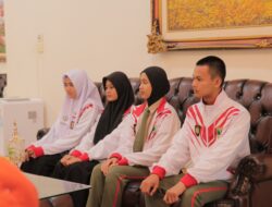 Bupati Lepas  Empat Calon Paskibraka Provinsi Sumatera Barat Tahun 2024