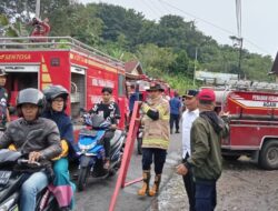 Diduga Listrik  Korslet, Satu Unit Rumah di Bukit KawinTilkam Nyaris Ludes Dimamah Api.