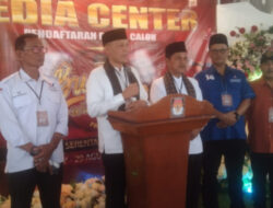 Hari Pertama Pendaftaran Bacalon Pilkada Pasaman, KPU Terima Pasangan Sabar AS-Sukardi