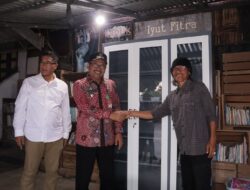 Suprayitno Serahkan Bantuan Untuk Komunitas Intro