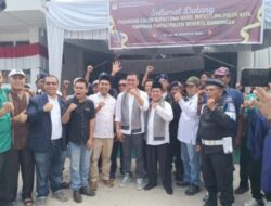 Pasangan RKN-Buya Feri Mendaftar ke KPU Limapuluh Kota Diantar Ribuan Pendukung