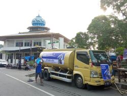 Terima WhatsApp Warga Padang Kekeringan, Epyardi Asda Segera Kirim Air Bersih