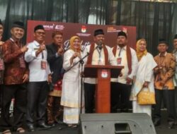 Ratusan Orang Antarkan Parmato-Ridha ke KPU Payakumbuh