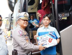 Polantas Polda Riau Bagikan 8.000 Sembako, Peduli Ojol dan Supir Bus