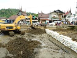 Ratusan Masyarakat Baruah Bukik Nagari Andaleh Goro di Masjid Nurul Falah, Bupati Datang