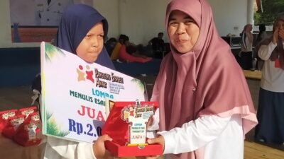 Queen Alexa Valerie Ch Juarai Lomba Menulis Esai se-Sumbar