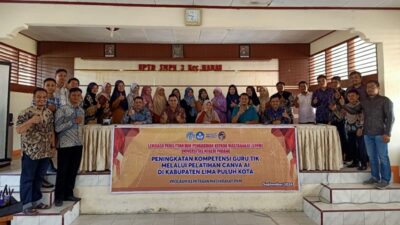 Tingkatkan Kompetensi Guru TIK, Tim PKM UNP Beri Pelatihan CANVA AI