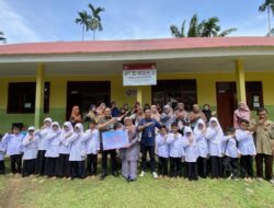 BRI Painan Salurkan Beasiswa untuk 25 Siswa