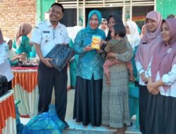 Ketua Tim PKK Pessel Serahkan Bantuan untuk Balita Stunting