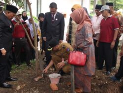 Pj. Walikota Letakkan Batu Pertama Tugu SPG Negeri Payakumbuh di Balaikota