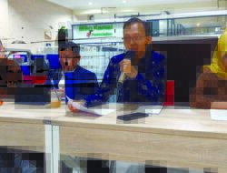 Miko Kamal Kawal Hendri Septa-Hidayat sebagai  “Orang Hukum”
