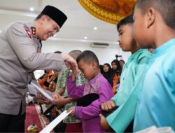 Kapolda Riau Berbagi Kebahagiaan Bersama Anak Yatim Jelang Hari Pencoblosan Pilkada