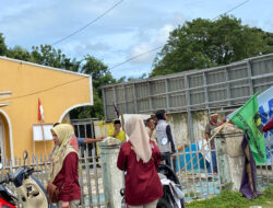 Bawaslu Pesisir Selatan Tertibkan Alat Peraga Kampanye