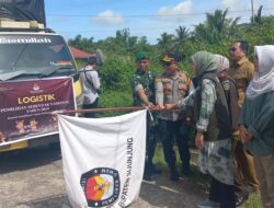 Sekdakab Sijunjung Bersama Forkopimda Lepas Logistik Pilkada 2024