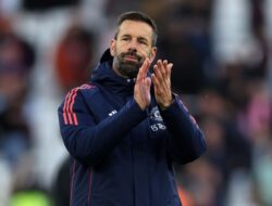 Nistelrooy: Stok Gelandang MU Tipis