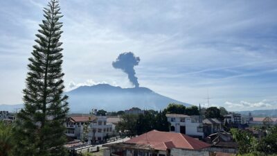 Gunung Marapi Pagi Ini Meletus