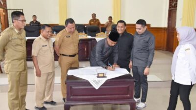 DPRD Kota Pariaman Sahkan Yota Balad- Mulyadi Jadi Walikota dan Wawako