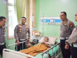 Kasat Lantas Polresta Pekanbaru Jenguk Nenek Zaimah di RS Madani