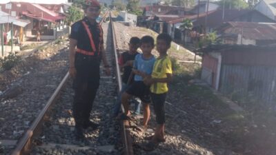 Stop Ngabuburit di Rel! KAI Sumbar: Nyawa Taruhannya