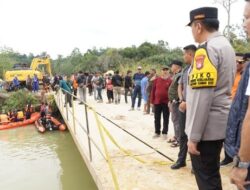 Kapolda Riau Pimpin Evakuasi Truk Terjun ke Sungai, 6 Tewas, 9 Masih Hilang