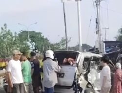 Kereta Api Tabrak Avanza di Batang Kabuang Ganting, Tiga Orang Luka