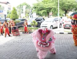 BRI RO Padang Apresiasi Nasabah dengan Pertunjukan Barongsai Meriah di Tahun Baru