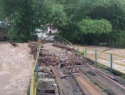 Hujan Deras, Sejumlah Daerah di Sumbar Dilanda Banjir dan Longsor