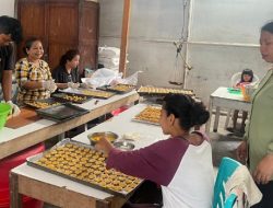 Awal Ramadan, Kue Kering Rose Kembali Diproduksi