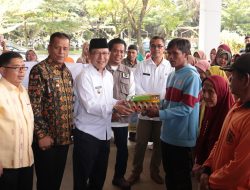 Walikota Payakumbuh Zulmaeta Serahkan Paket Ramadan Baznas