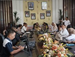 Sambut Libur Lebaran, Pemkab Pessel Benahi Pantai Carocok