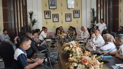 Sambut Libur Lebaran, Pemkab Pessel Benahi Pantai Carocok