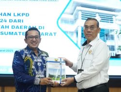 Pemkab Tanah Datar Serahkan LKPD 2024 pada BPK