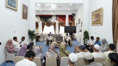 Bupati Cari Solusi Penyebab Sepinya Pasar Serikat C Batusangkar
