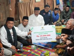 Singgah Sahur di Taratak Tangah, Gubernur Serahkan Bantuan Bedah Rumah untuk Keluarga Bu Nuraniah